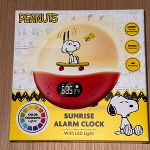 NEW - Peanuts Snoopy And Woodstock Sunrise Alarm Clock with 6 Color LED Light
